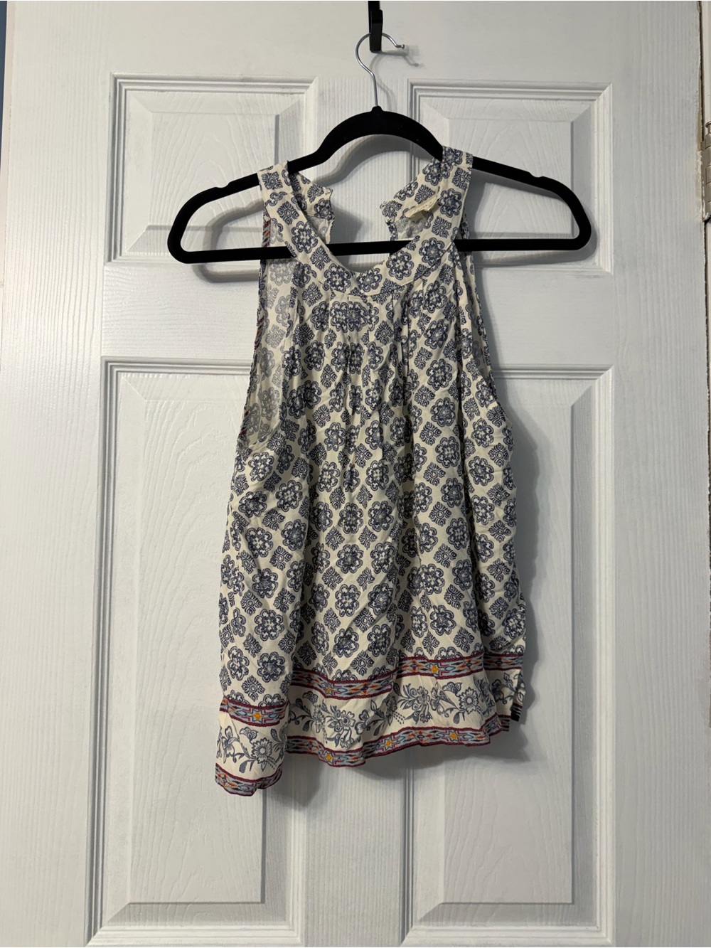 Gilli high neck patterned top size small